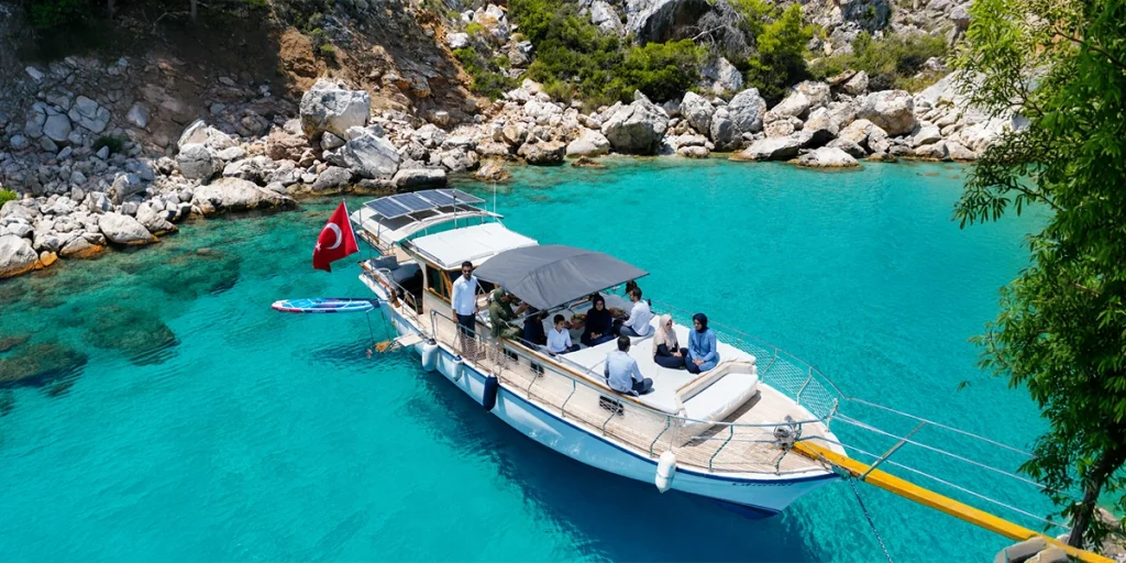 جولة قارب بورتو جينيفيز (Porto Ceneviz Boat Trip)